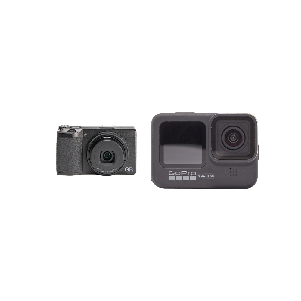 レンタル - RICOH u0026 GoPro 旅行にオススメ！高級コンデジ＆アクションカムセット GRⅢ + GoPro HERO9 |  カメラと交換レンズのレンタルならGOOPASS（グーパス）【公式】