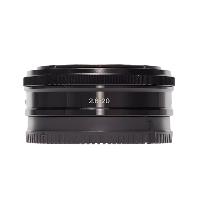 SONY SEL20F28 20mm f2.8 パンケーキレンズ - カメラ