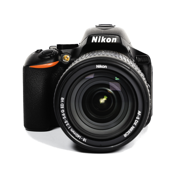 直販特価Amazon新品価格17万円【超美品】Nikon D5600 ダブルズームキット デジタルカメラ